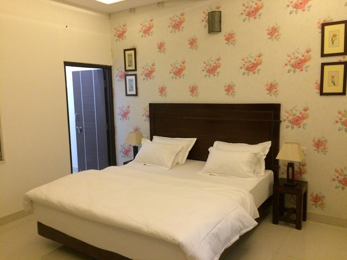 White Tulips Home Stay Jaipur Bagian luar foto