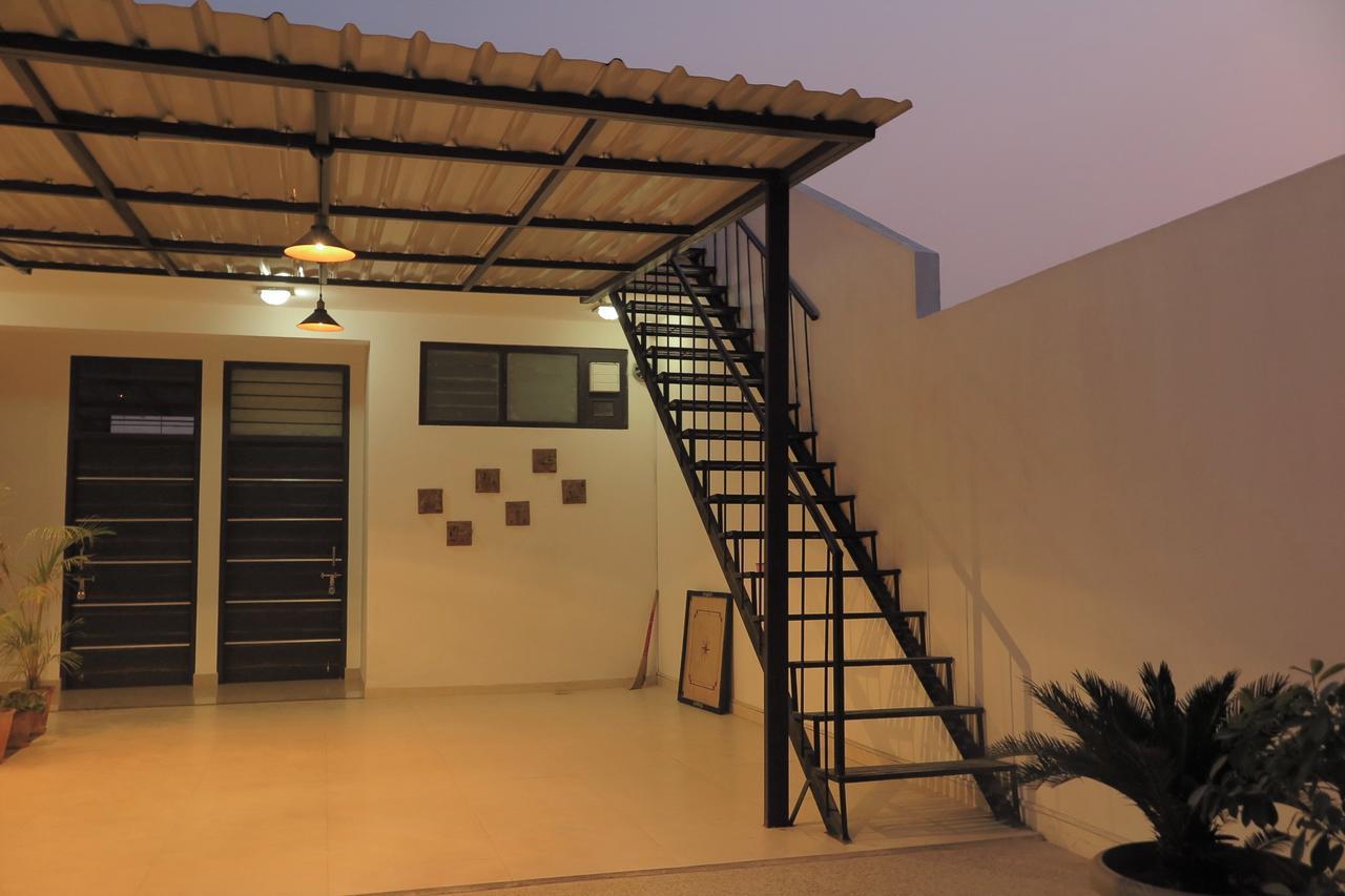 White Tulips Home Stay Jaipur Bagian luar foto