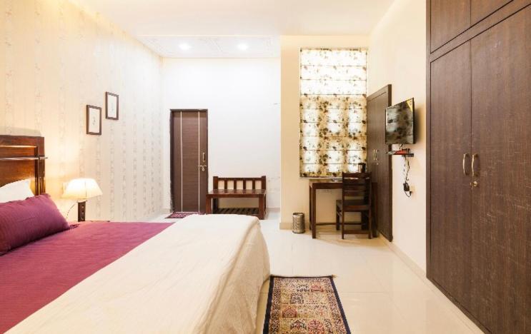 White Tulips Home Stay Jaipur Bagian luar foto
